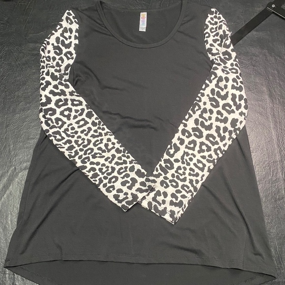 Gently Used - LulaRoe Lynnae Top (M) - Picture 3 of 6